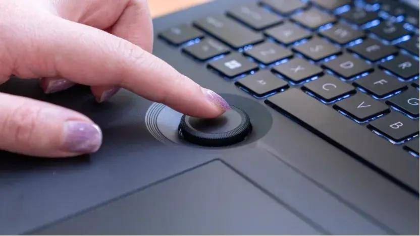 顶级 OLED 屏幕 + 虚拟旋钮的高能轻薄创作本:华硕灵耀 Pro 14 测评