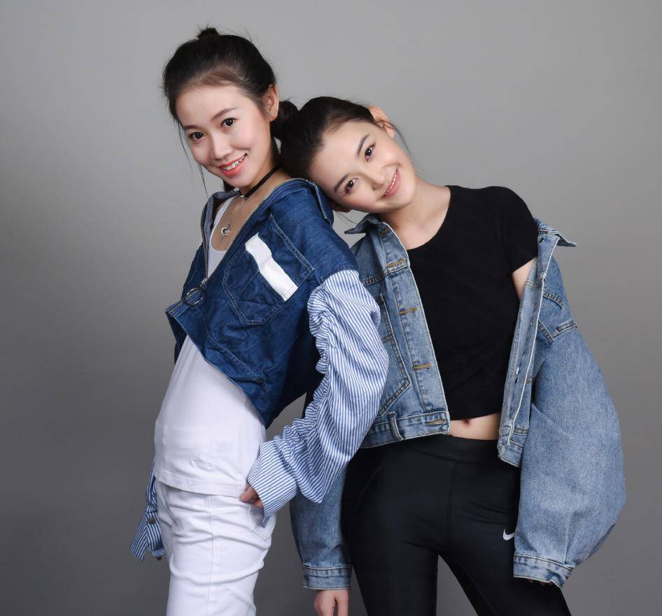 00后浓颜系小花蒋依依,14的德国混血颜,英气又明艳有女主相_小时候