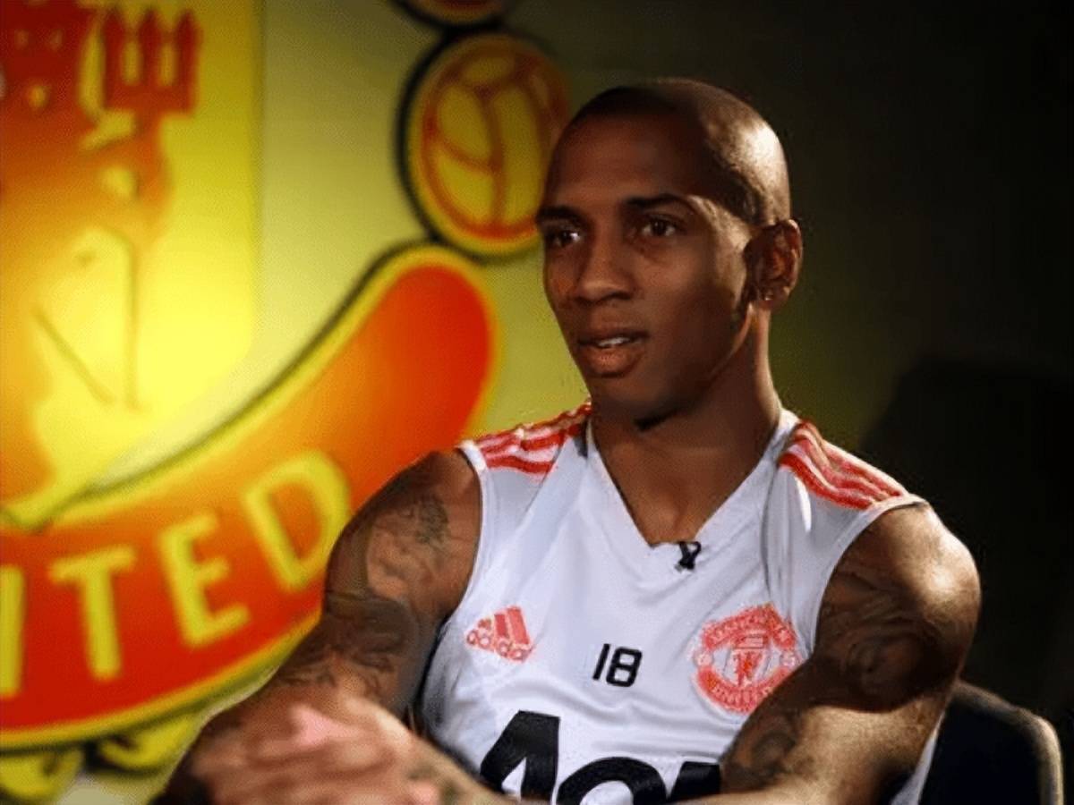 懂球懂曼联!快要38岁的阿什利杨,靠勤奋与旧主相逢