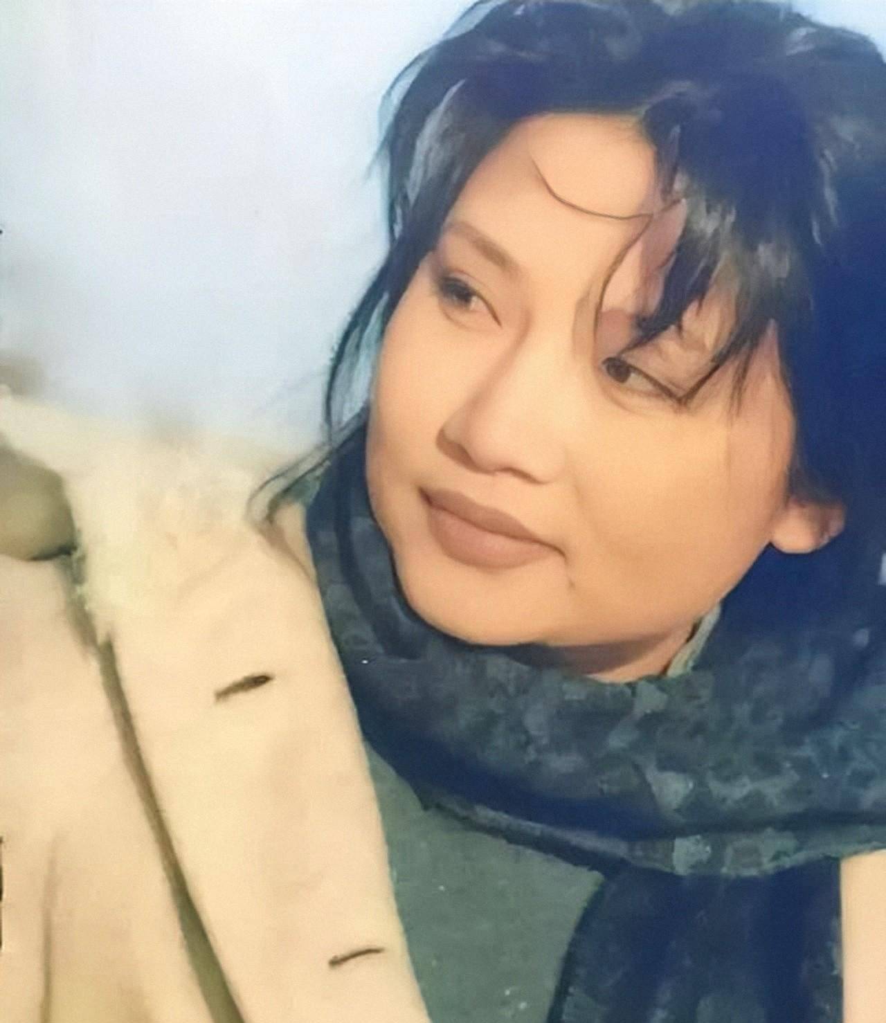 唱《青藏高原》的李娜,不顾母亲流泪劝阻出家,是清醒还是自私?