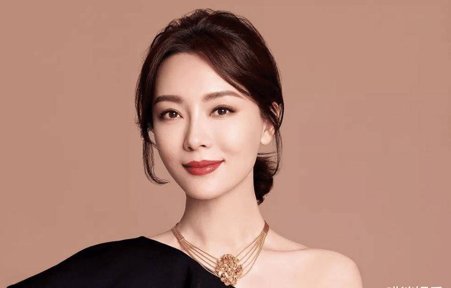 不管是《女人的故事》,还是《铿锵玫瑰》,都将她身上独特的人格魅力