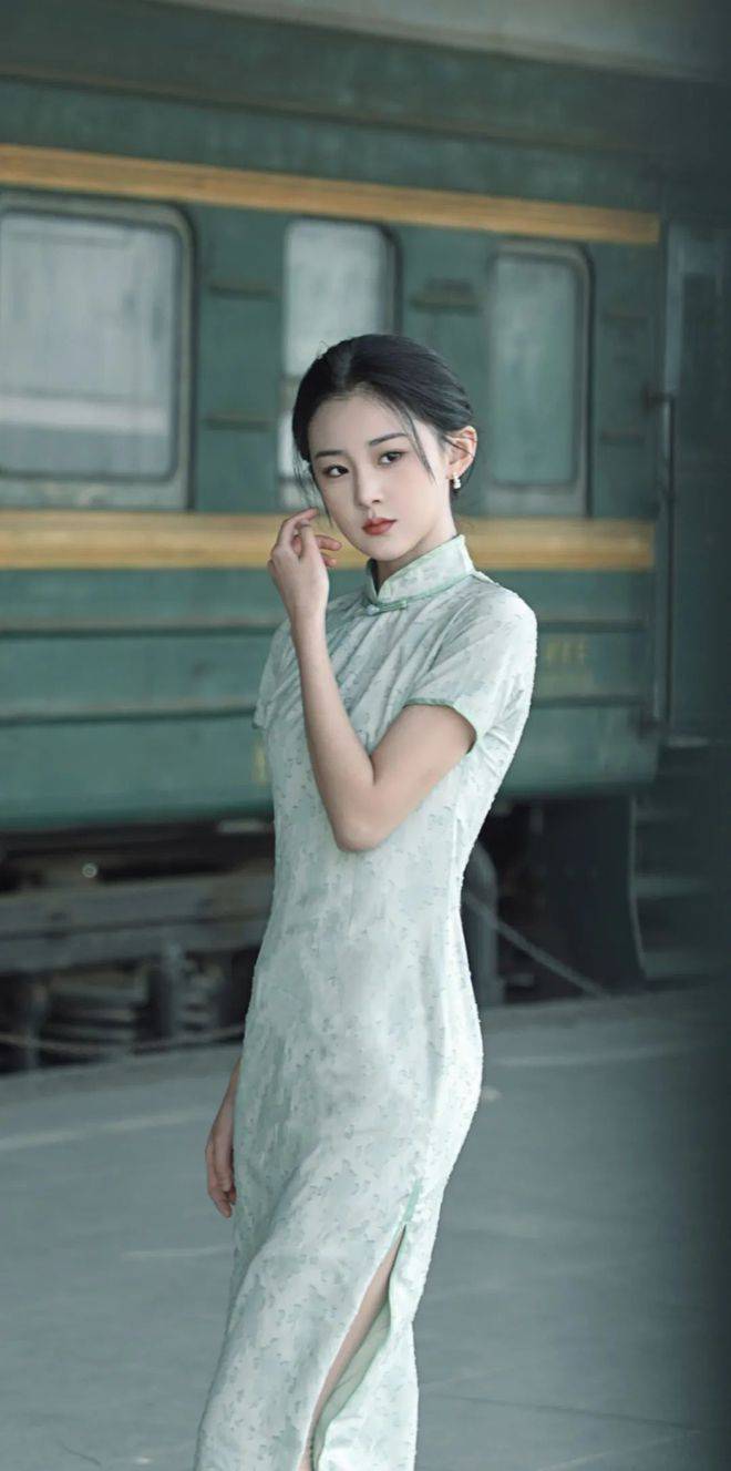 邵羽柒天青色旗袍复古民国风写真,清新温婉五官秀气,真美_照片_向风而