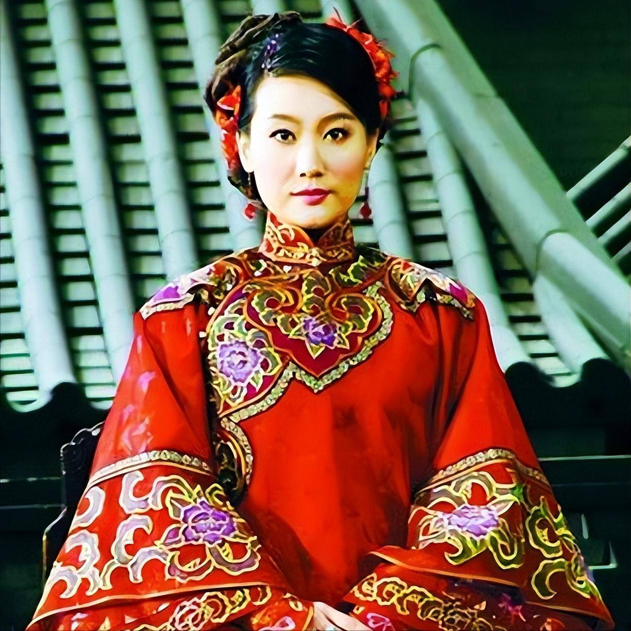 地方著名演员谭晶12次登上舞台舞台,事业巅峰嫁大9岁中科院院士_母亲