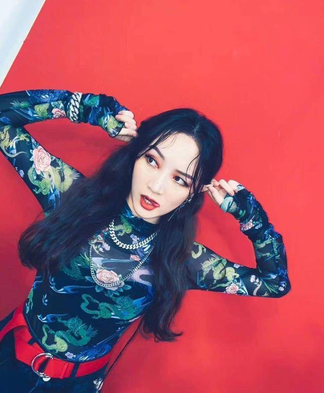 最离谱的就是,韩国二代女团的舞担,比不过业余的姐姐们_孟佳_missa