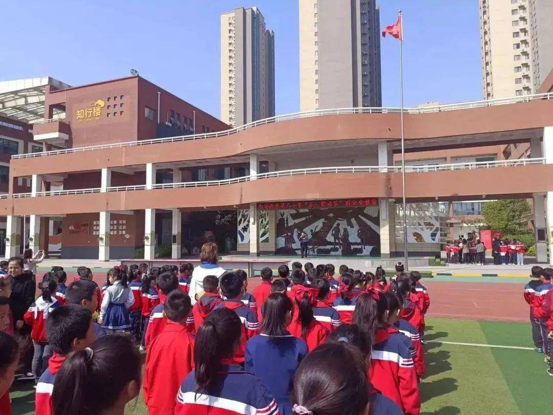 西咸新区沣东第三小学开展防溺水宣传教育宣誓签名活动