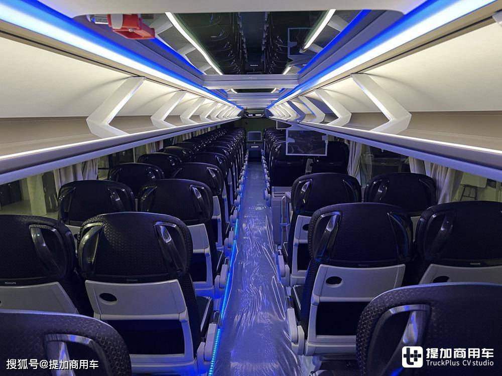 豪华双层客车的标杆,豪华度再升级,实拍最新款尼奥普兰skyliner
