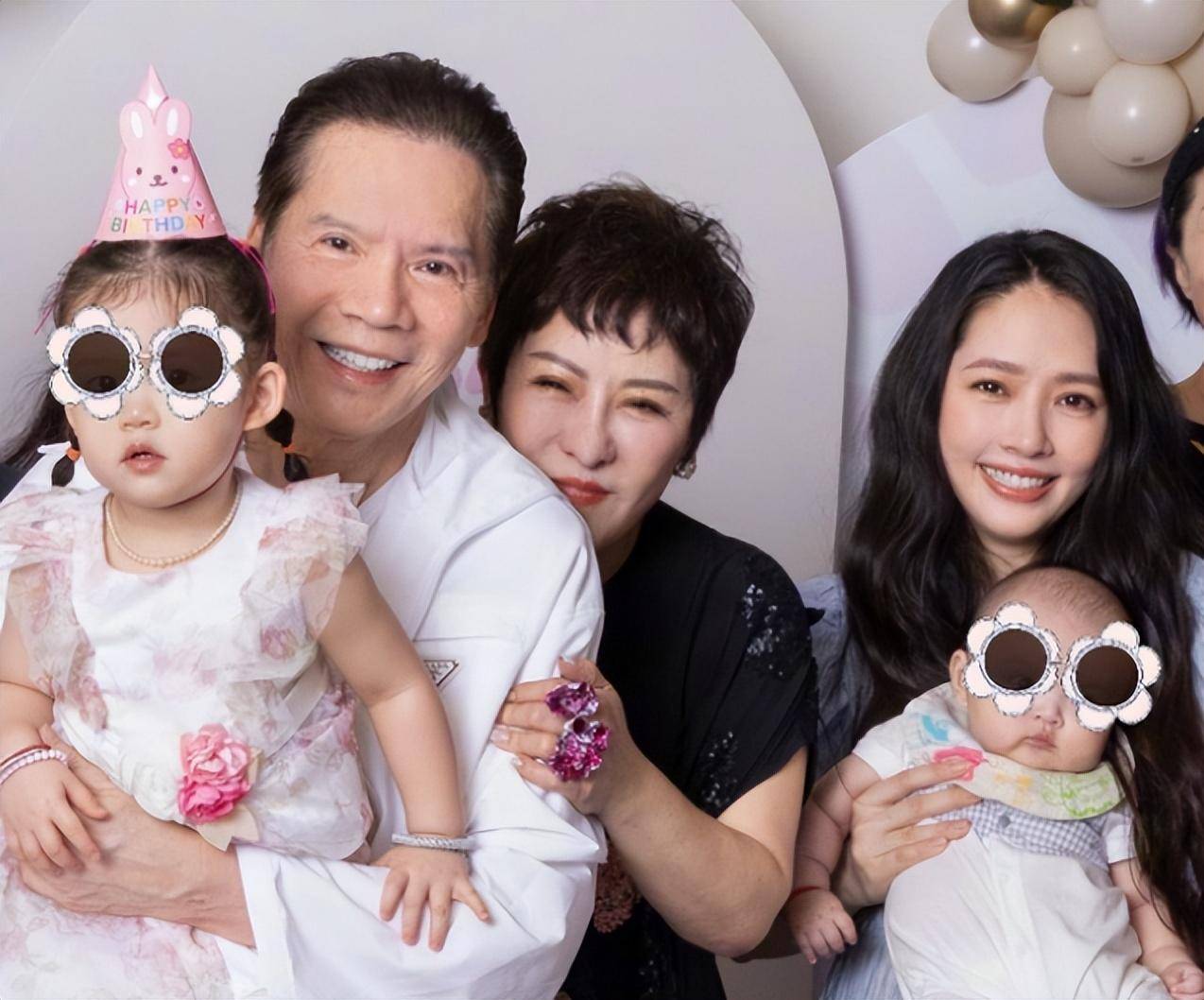 向华强_女子_向佐