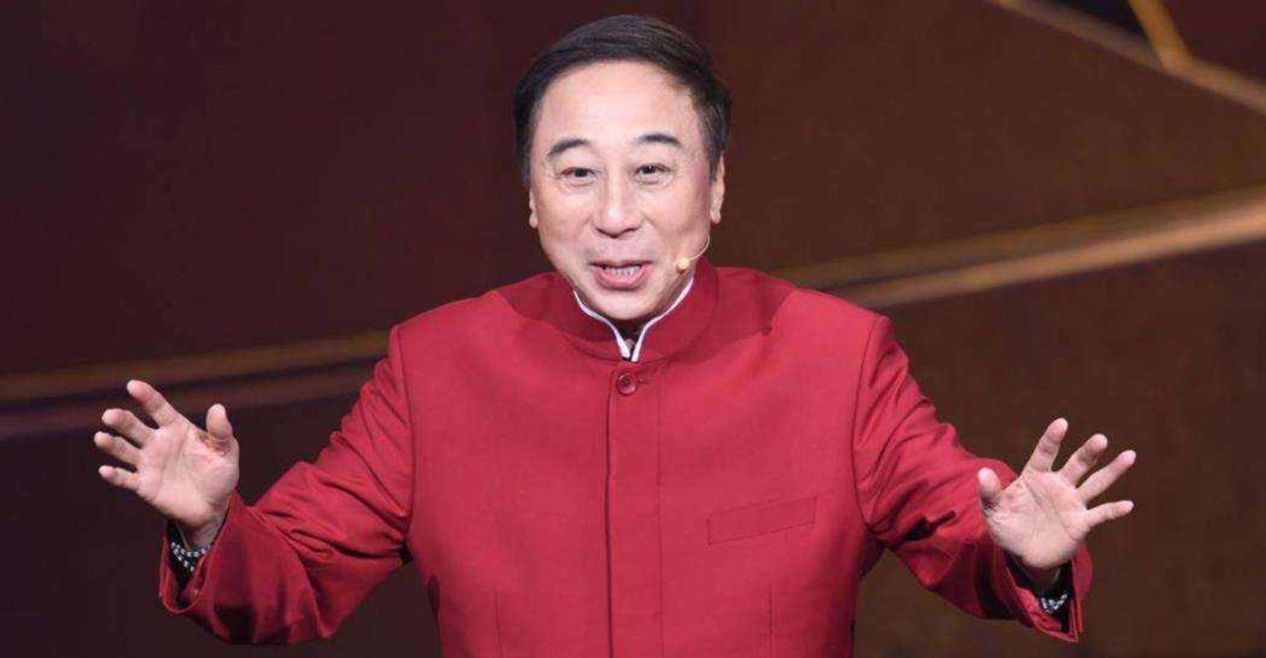 其中之一就是冯巩,多次参加舞台,带来了相声作品,如《巧对影联》