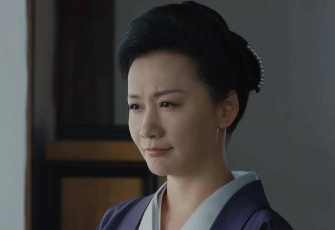 然后还利用山口秋子的身份,轻松获取了井田裕太郎这个多疑者的完全