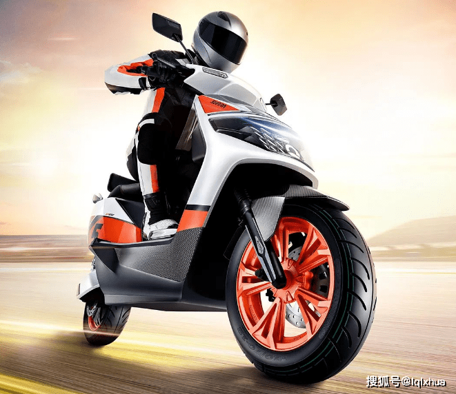 本文介绍新日刚刚发布的最新款电动摩托车k5赛道版,搭载2000w超导电机