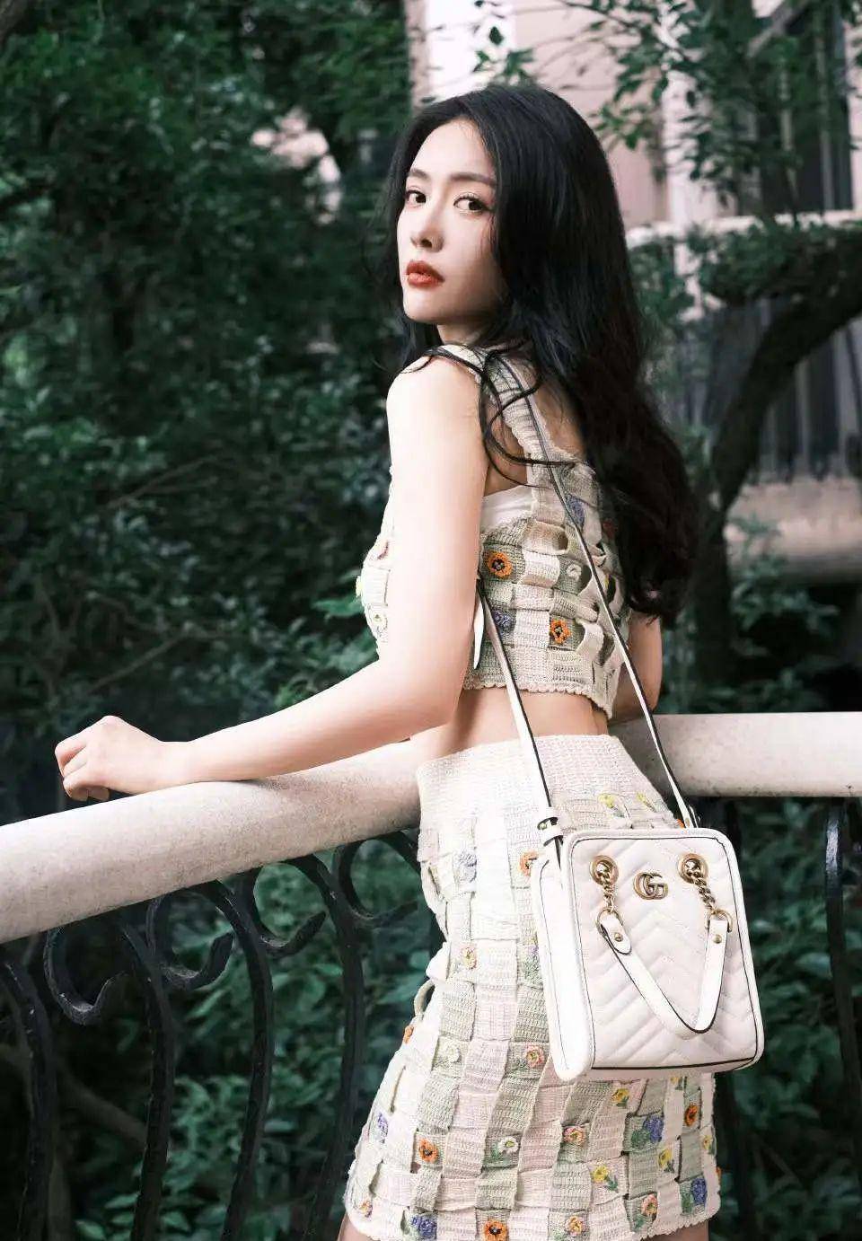 图源:工作室官博蔡文静不仅有好身材,还有强大的气场.