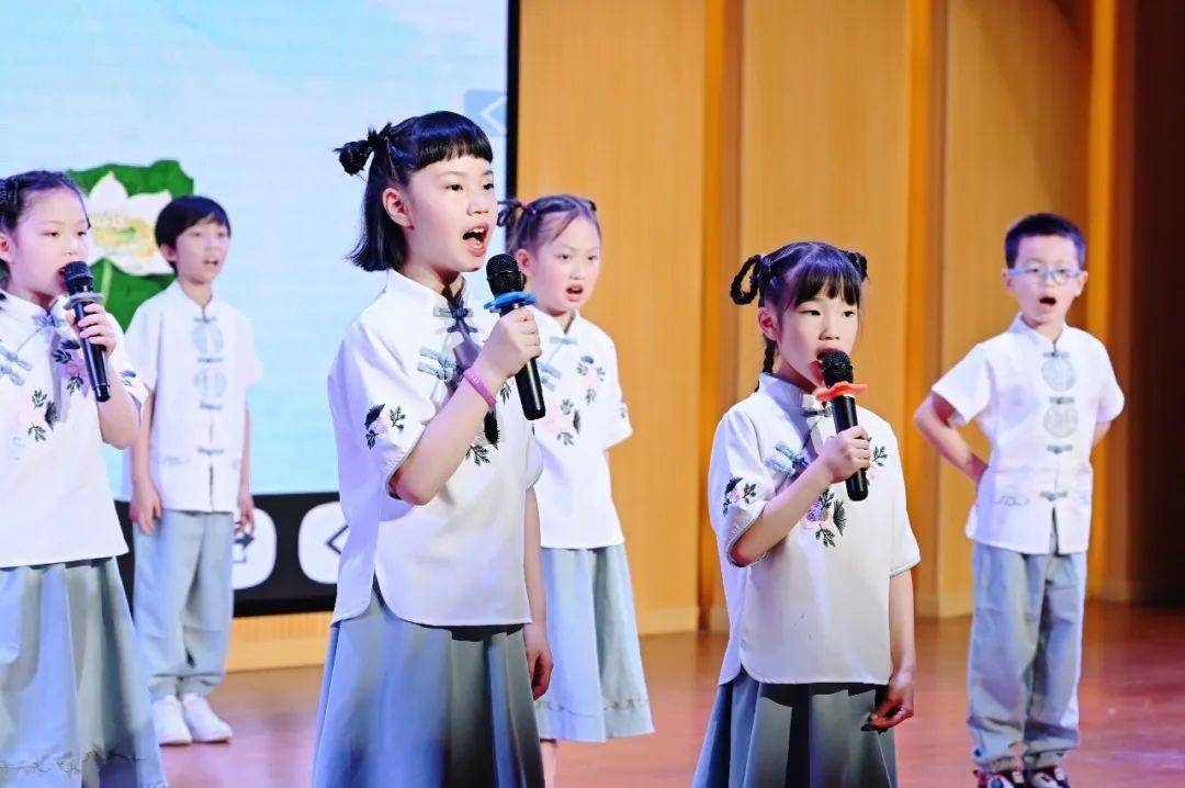 成都市天府新区麓山光亚学校举行第三届校园艺术节_教育_表演_憧憬