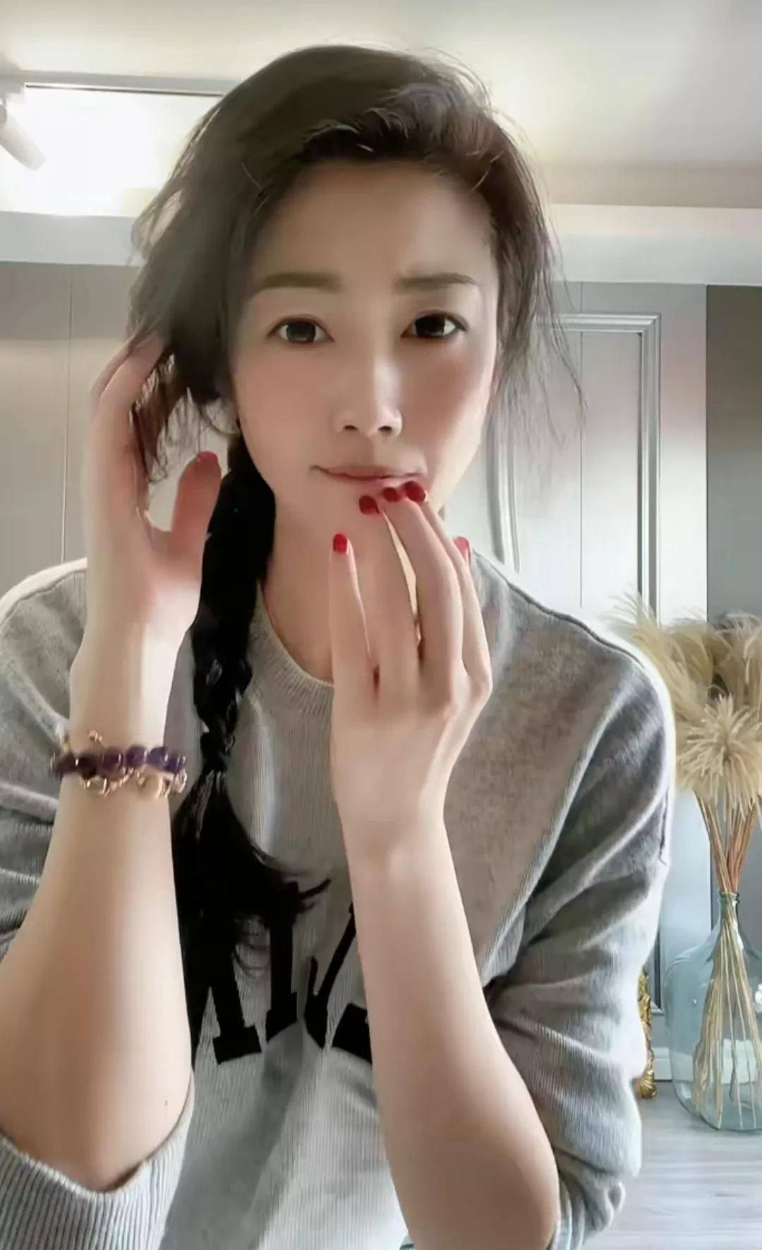 前世界小姐中国区冠军刘晨走红网络,是因为做了这些事_平台_黄金档