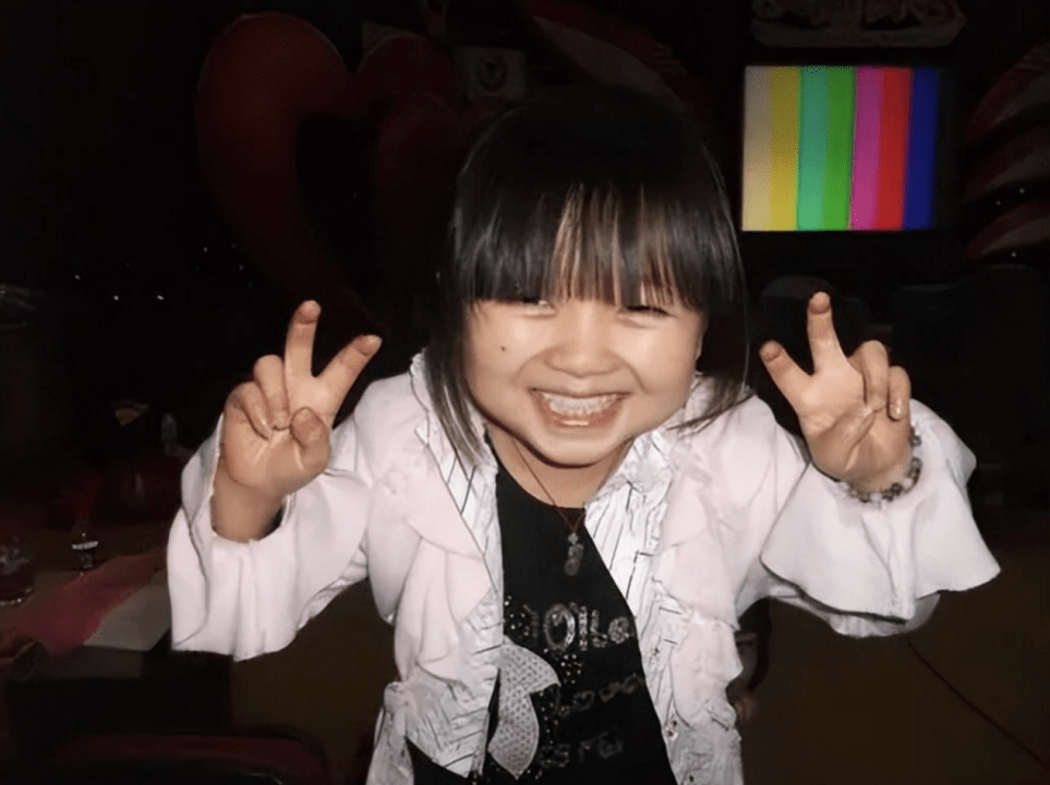 2019年成都"最美"袖珍女结婚,32岁模样像10岁,她过得幸福吗?