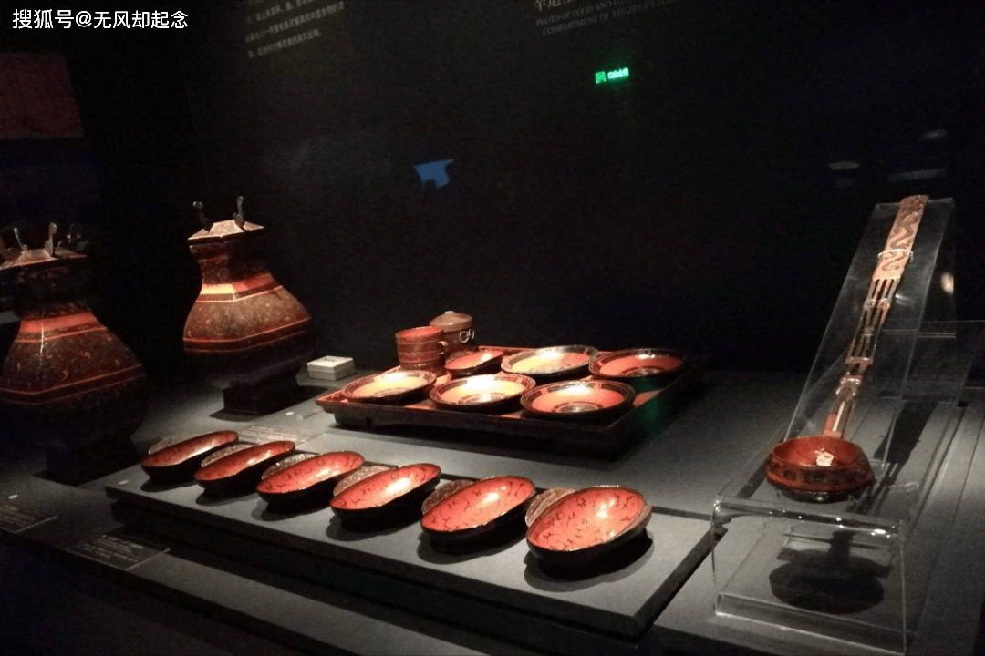 马王堆挖出千年前的藕片汤,开盖瞬间便消失不见,幸亏此人手快_辛追