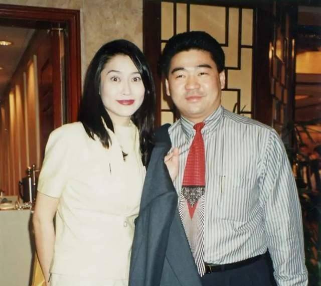 港圈"四大宠儿"近状:有人恋拿督,有人嫁巨星,有人用美色换钱_张敏