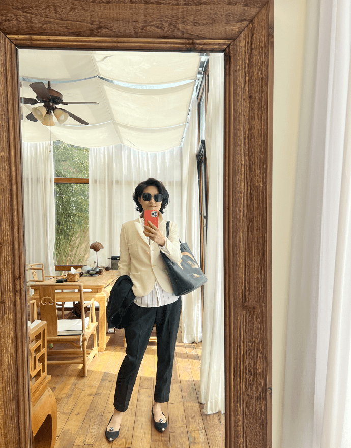 在日常生活中史小诺则更为推崇简洁的休闲风格.