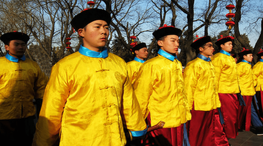清朝的"御赐黄马褂"到底有什么作用,穿上它真能"免刑免死"吗