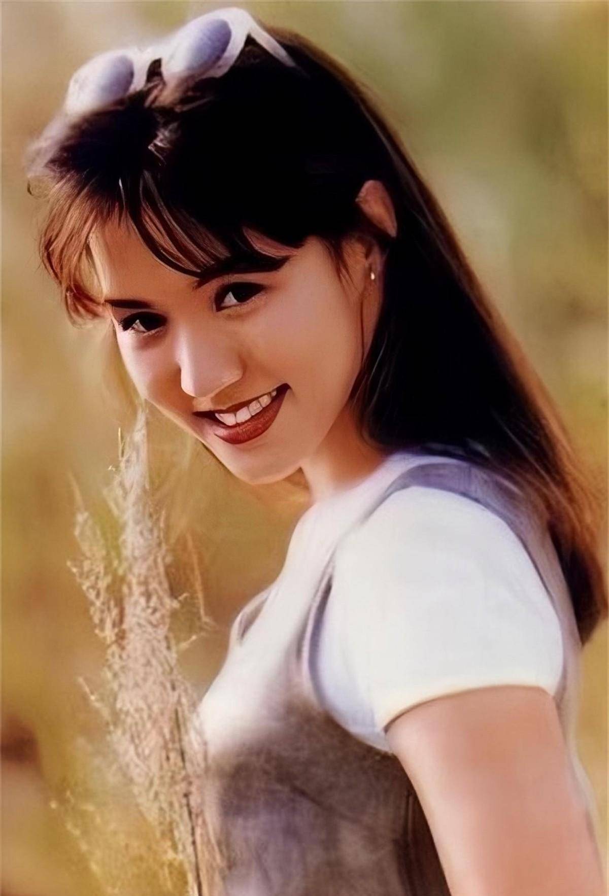 黎瑞恩:29岁为爱退圈嫁豪门,41岁净身出户,如今49岁独养俩娃