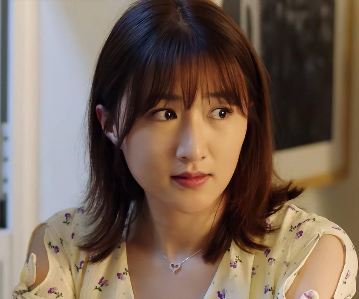 《追爱家族》被忽略的一个女配角,酷似关晓彤,真的很美很有气质_方川