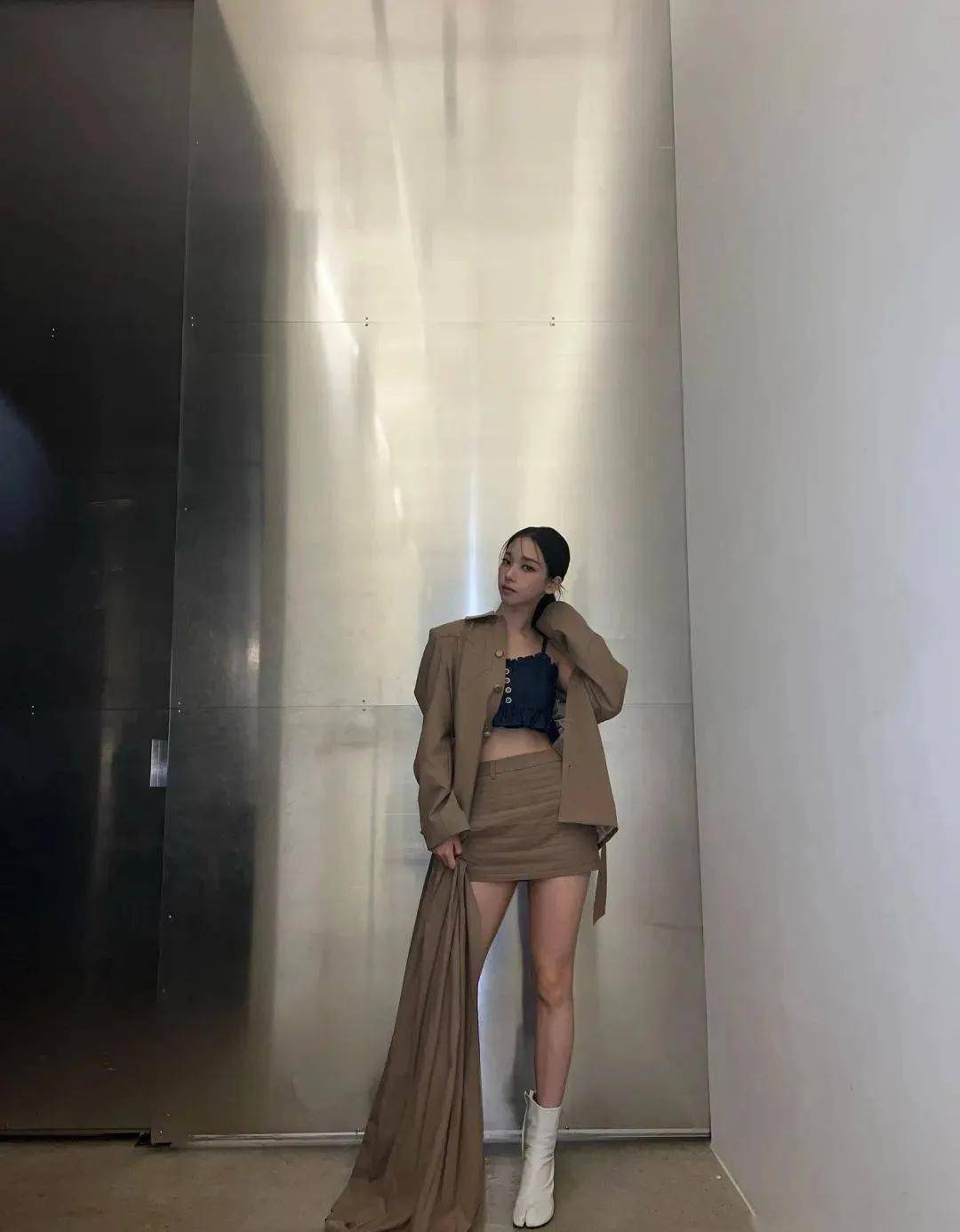 国外新生代女团,被誉为"人间ai"的柳智敏最新时尚美