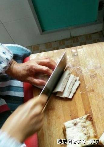 原创            正宗扣肉的家常做法，做法其实也不难，过节在家就能自己做！（扣肉做法最正宗的做法视频教程）