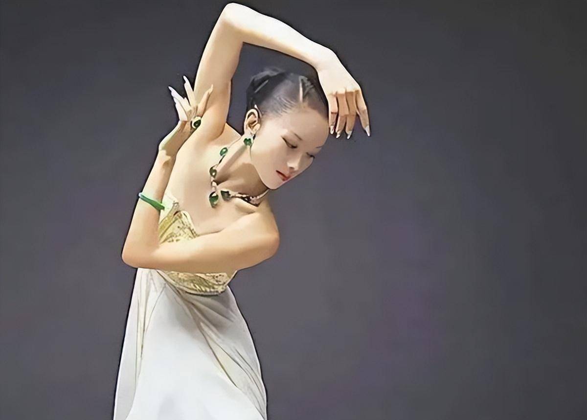 舞蹈家杨丽萍指甲图片