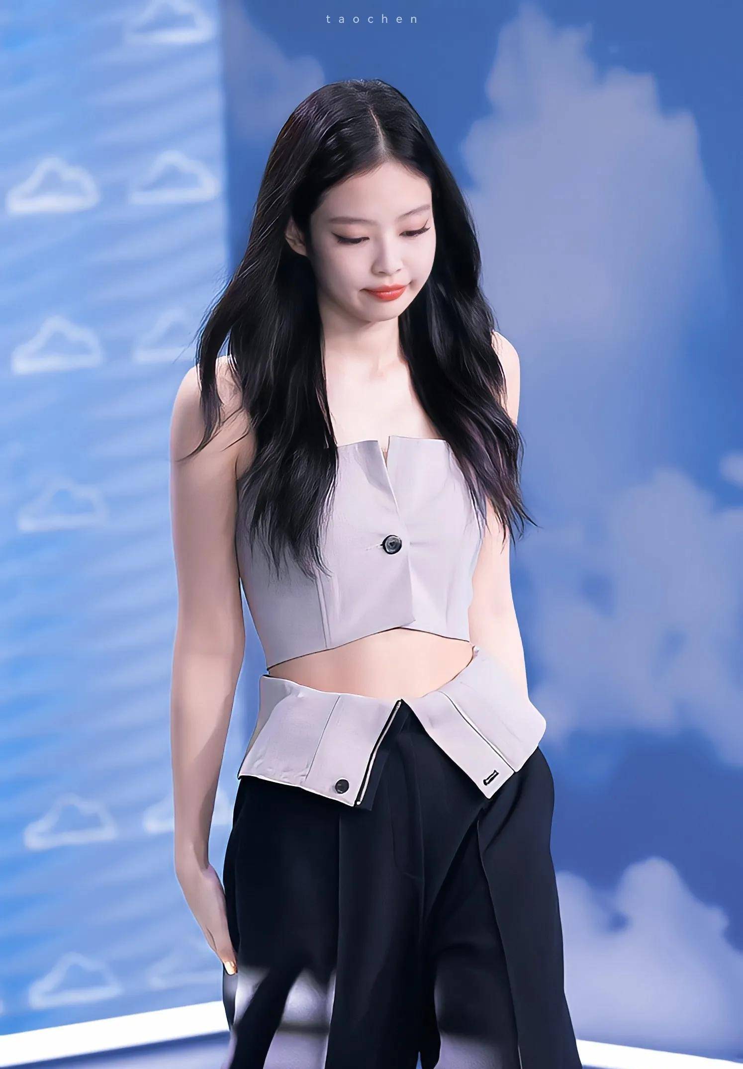 jennie金智妮一字肩抹胸性感小野猫造型_黑色_很漂亮_高跟鞋
