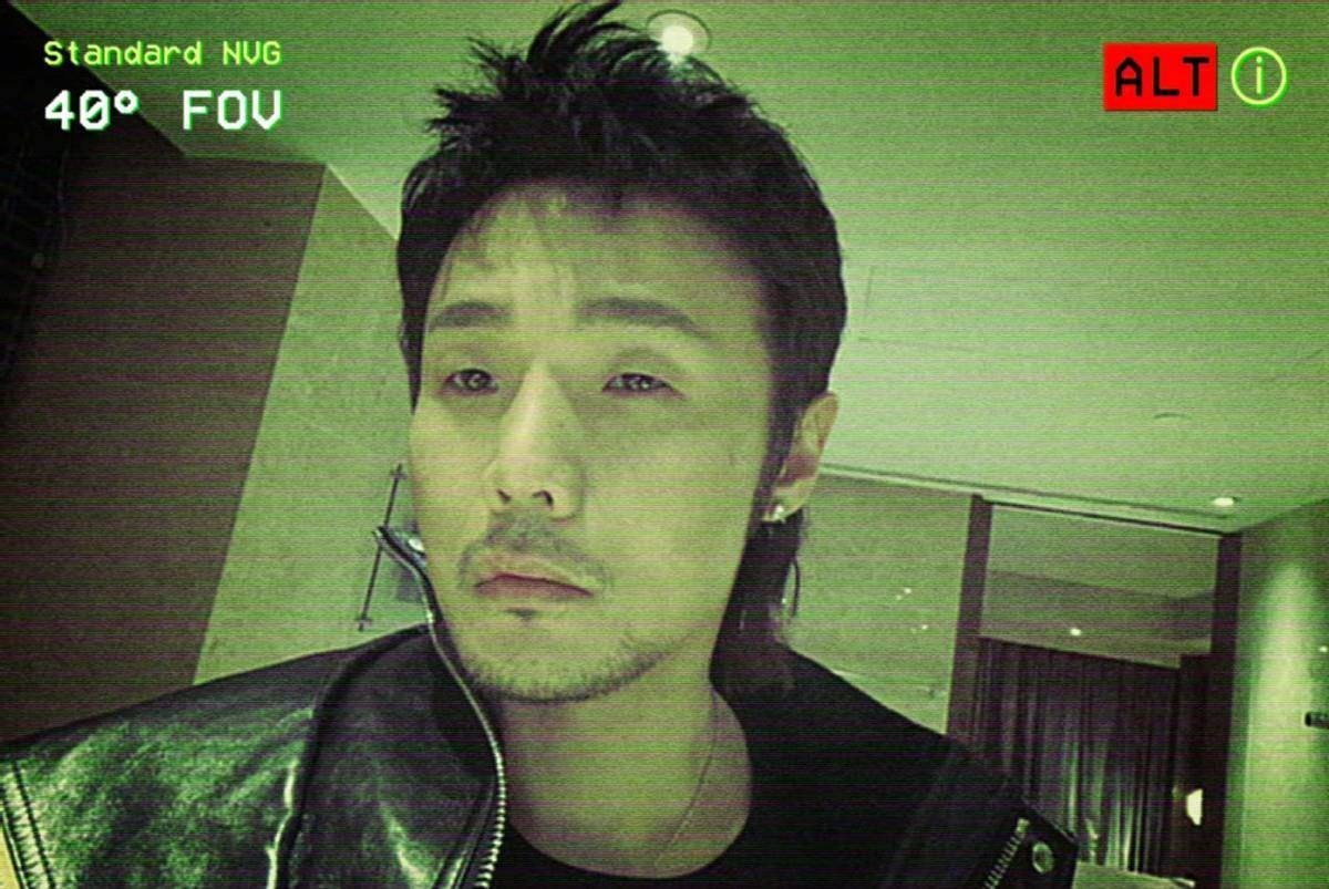 36岁李荣浩晒胡子照,发型凌乱颓废不修边幅,网友表示认不出