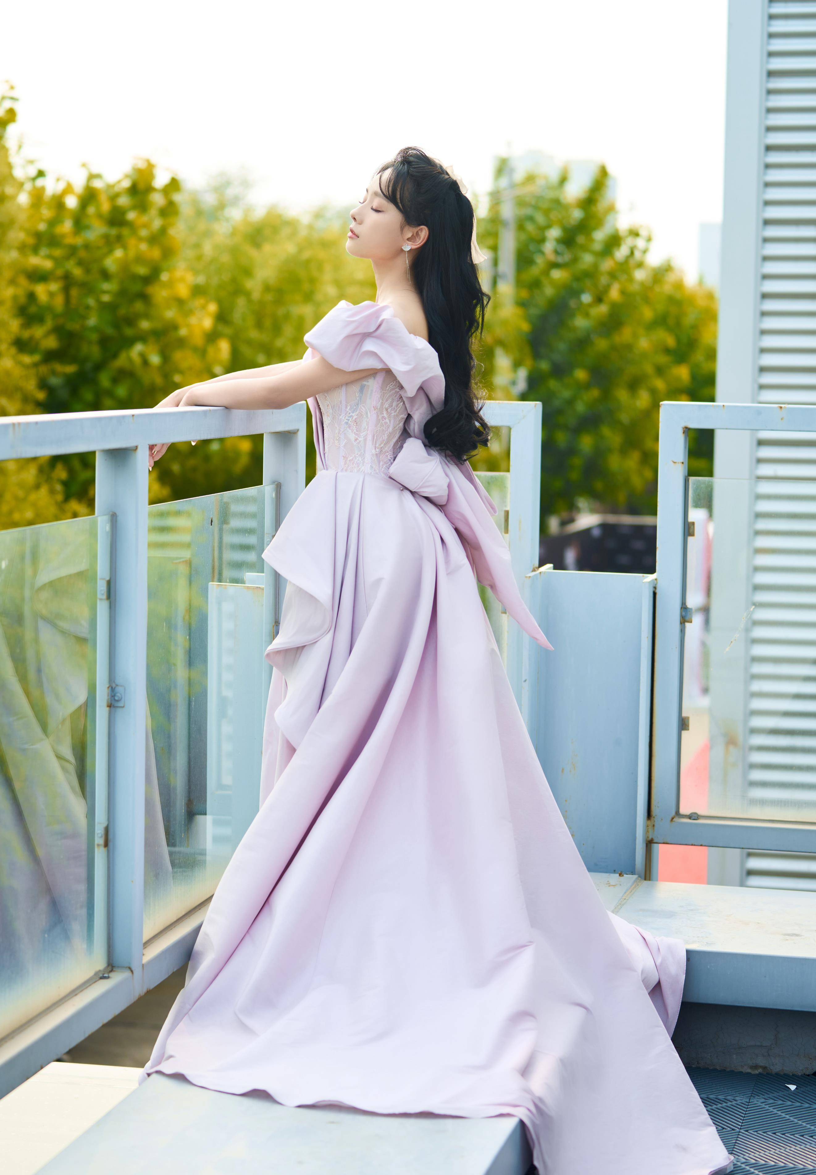 鲁照华 - 写真024期 典礼裙清新又惊艳,笑容甜美既少女又魅力十足