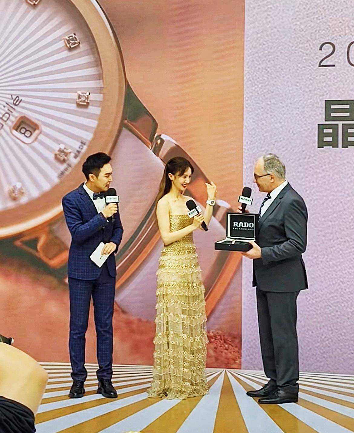 海口:金晨免税城参加发布会,身材曼妙能看到锁骨,海南人也追星_明星