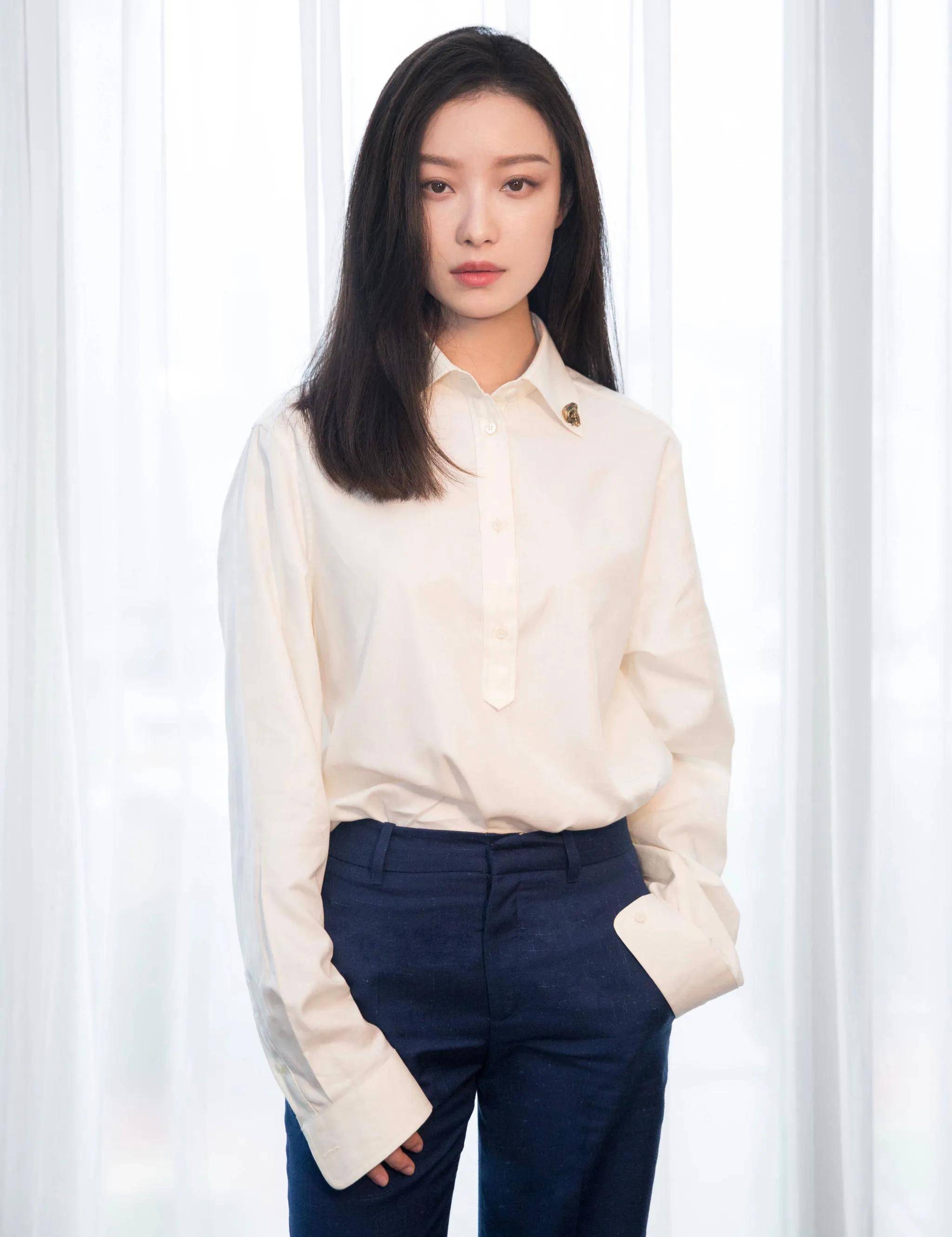 随着他的知名度越来越高,在2020年她进入了《福布斯》中国名人榜第70