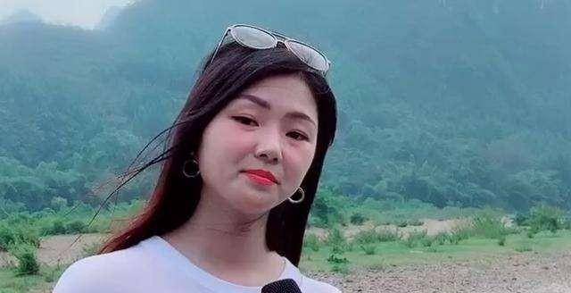 湖南美女歌手陈维,一身正气,歌声唱响,军人气质传播正能量