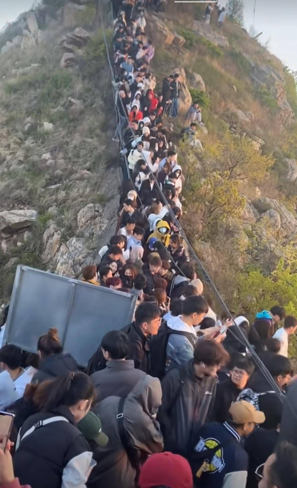 大连大黑山五一劳动节游客暴增_景区_景点_旅游