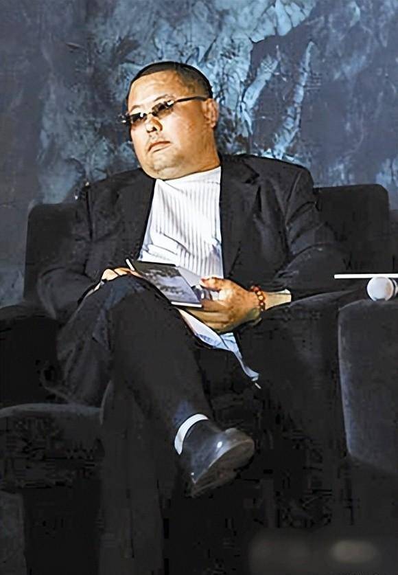 外界关于刘葳蕤的感情也有过不少传言,有人说她曾经与张嘉译在一起,但