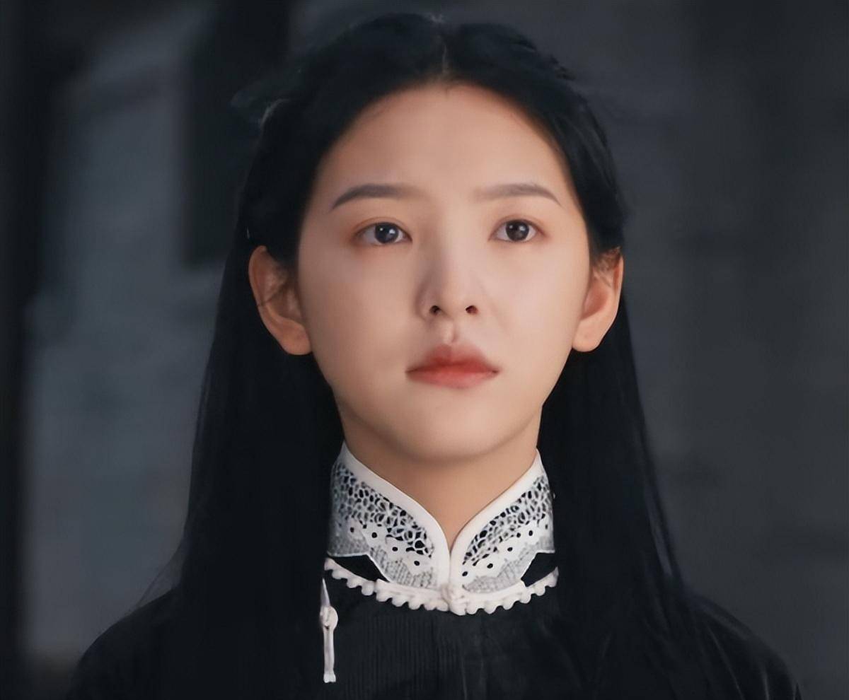 《凭栏》章若楠甜美,张钰琦清秀,但43岁的席与立最有气质_感觉_龙珍珠