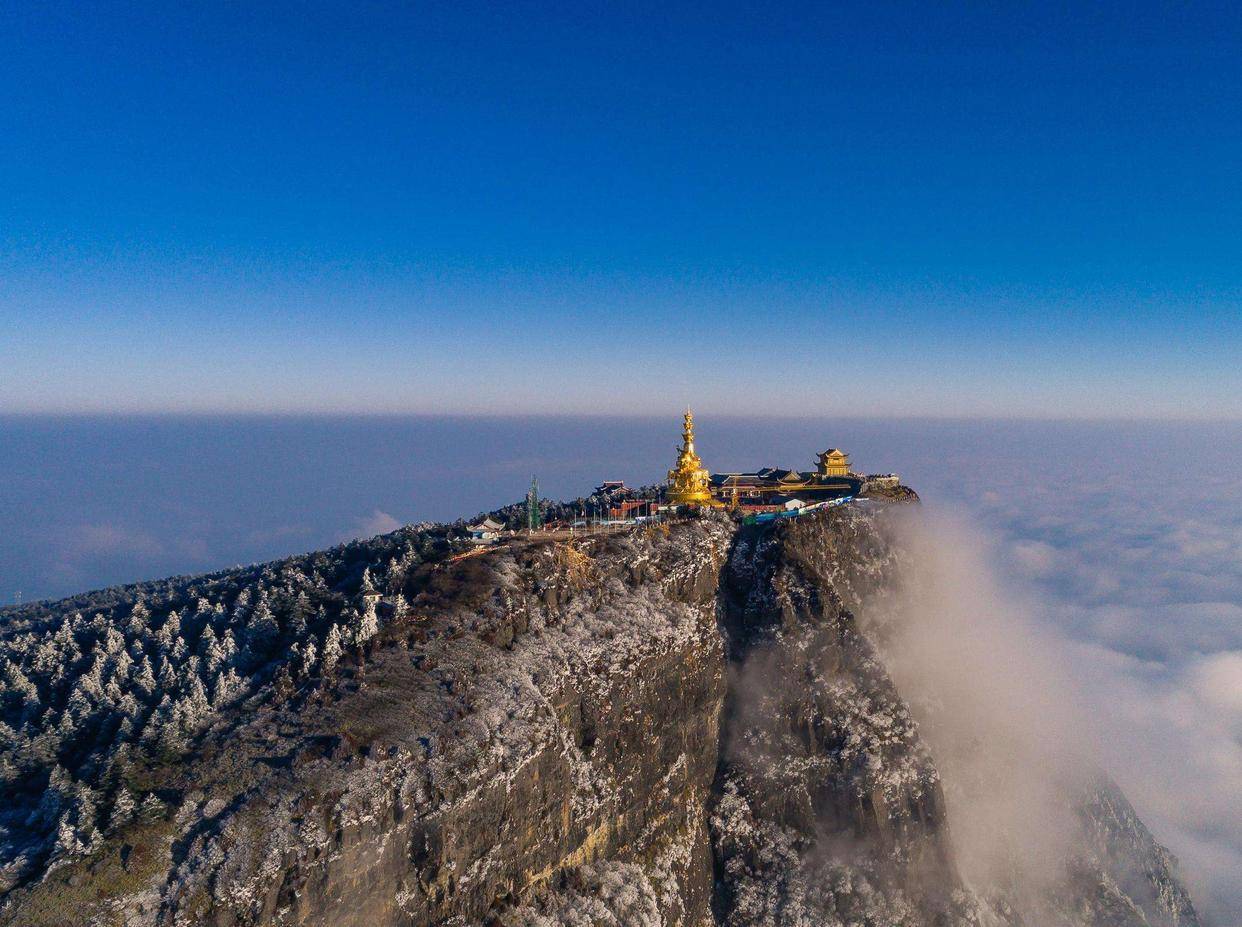 中国最大的三座山图片