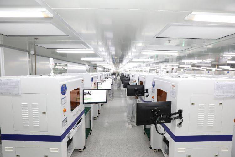 大族激光高功率元器件生产车间.——抓工业能级提升.