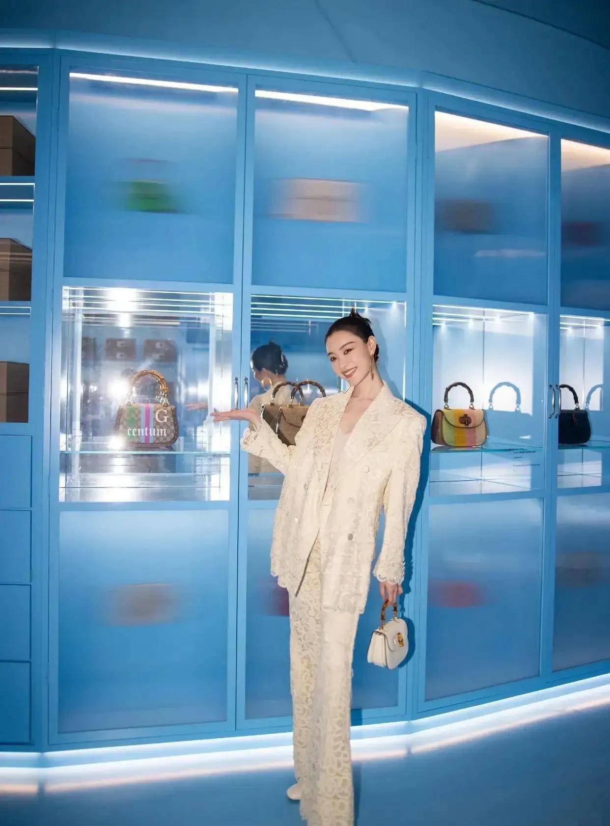 倪妮穿蕾丝白西装,投足间散发霸气女王光芒!_高雅和_白色_造型