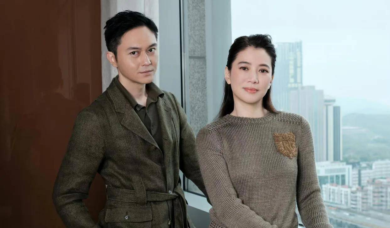 有种"整容"叫袁咏仪结婚,老公张智霖变化很大,她的变化更大!