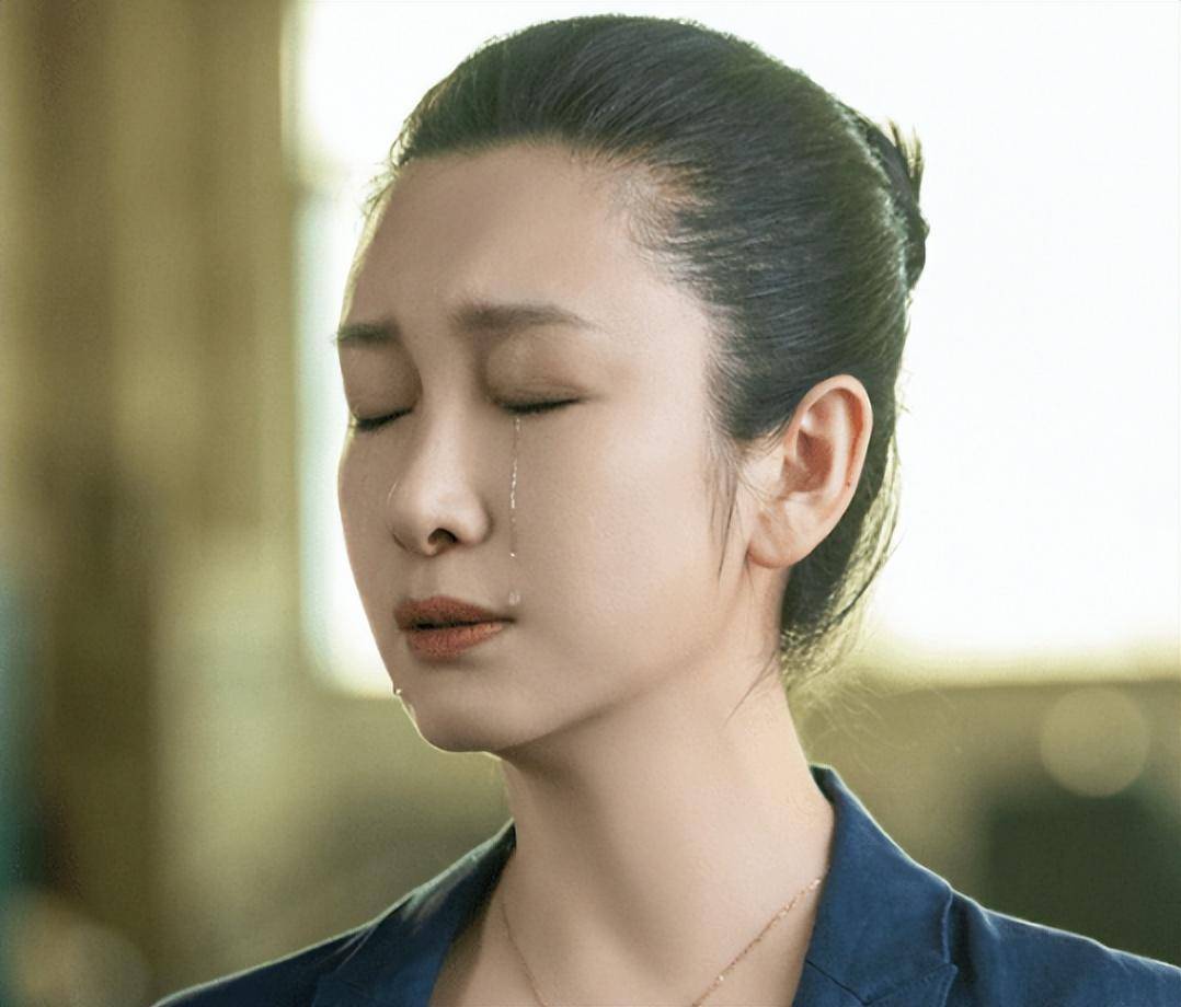 当"硅胶脸"混进电视献礼剧,高颜值被打回原形,演技再好也拉垮_秦海璐