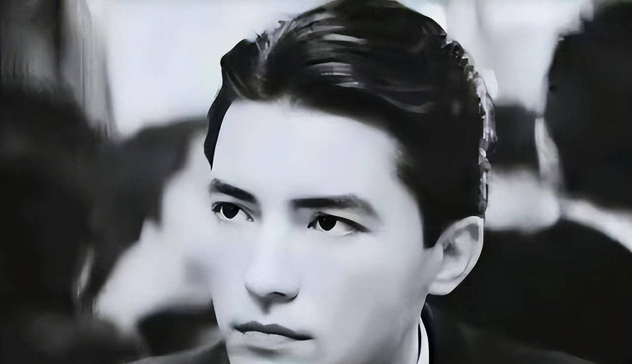 同床相拥20年,枕边人由女变男:"间谍"时佩璞的绝密生涯_宋丽玲_女人