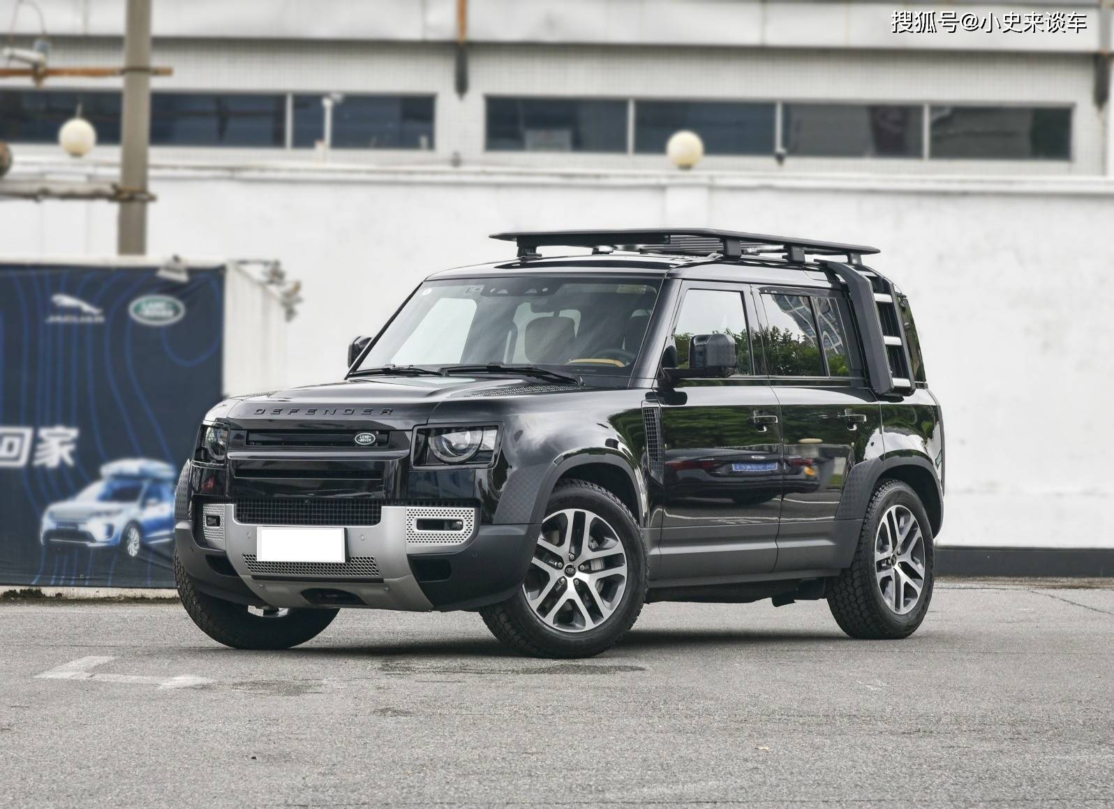 路虎卫士暗黑特别版上市!七十万出头起售比陆巡更香,外观太霸气