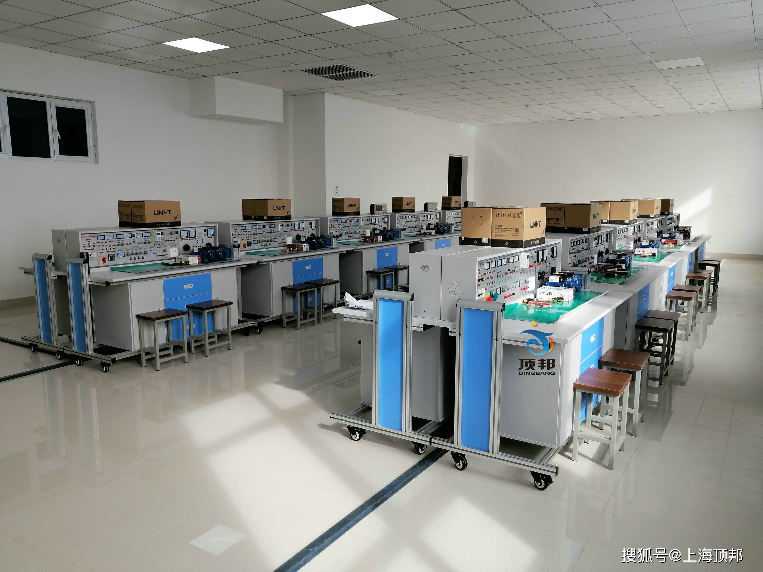 通用智能型电拖实验台,电子电工实训室设备_电压_电路_输出