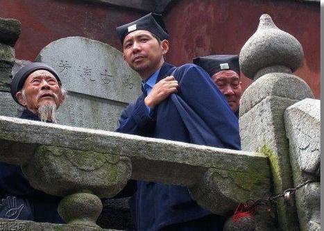 從服飾借代詞看古代人物的社會身份,黃袍,紅袖,青衣,什麼意思_蒼頭