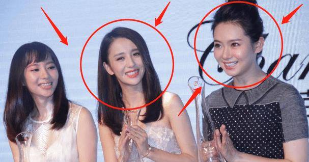 当佟丽娅穿"抹身材裙"和戚薇同台,全明白了_造型_文章_网友