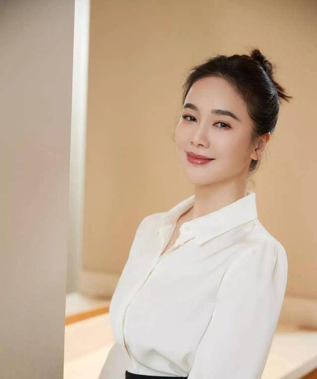 左小青:16岁被姜文意外带入行,44岁勇敢分手,如今她怎么样了_生活