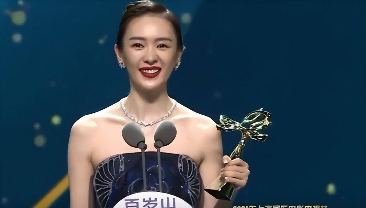 "霸气侧漏"巩俐:惨败白百何错失华表奖,拒绝金马奖让李安成笑话_依扎