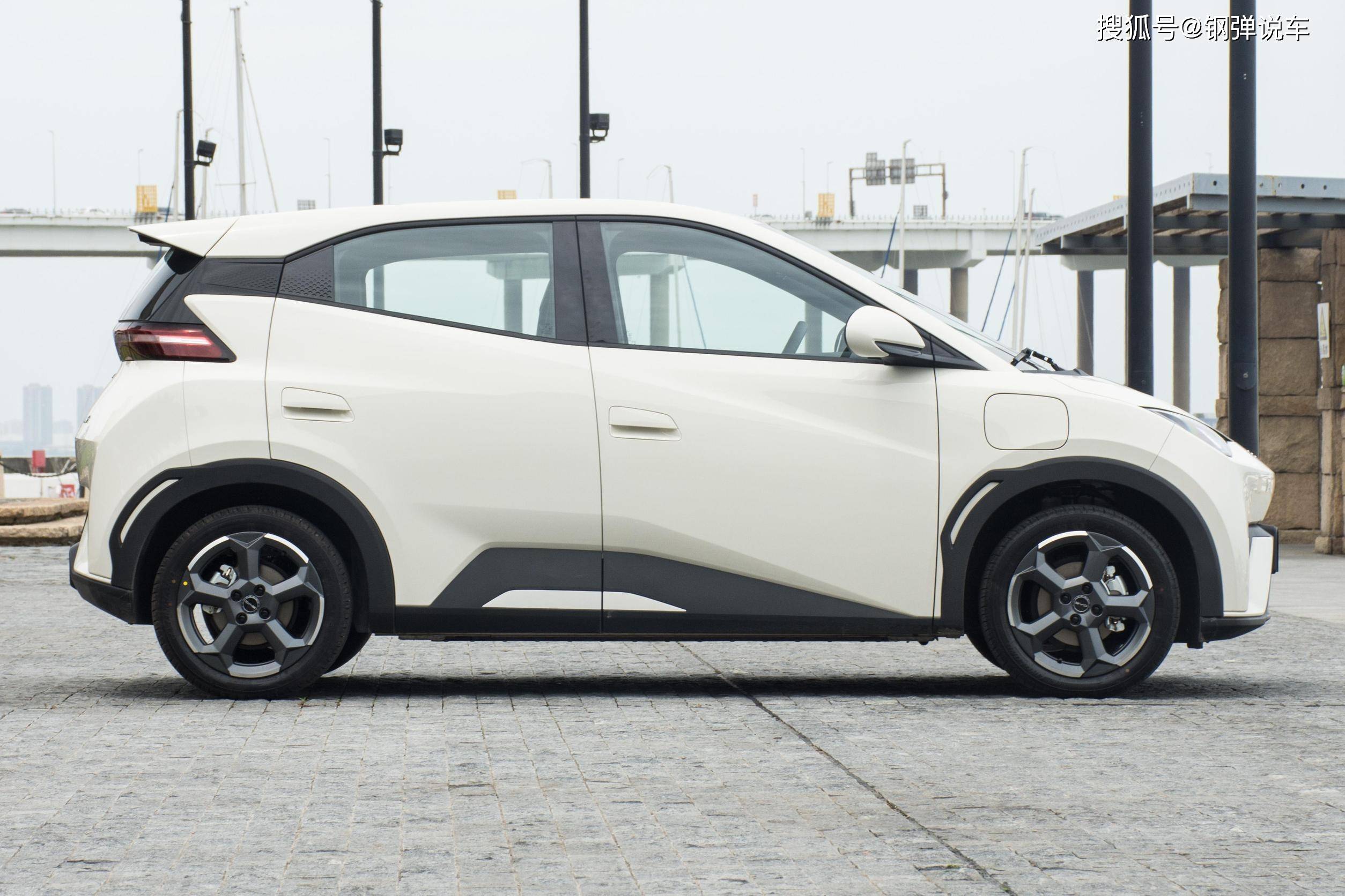 适合女生开的经济型小车,看看这三款,颜值高,动力强,好停车