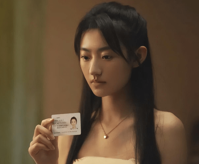 她从《扫黑风暴》到《平凡之路》,所饰演的都是美丽而悲惨的角色_赵